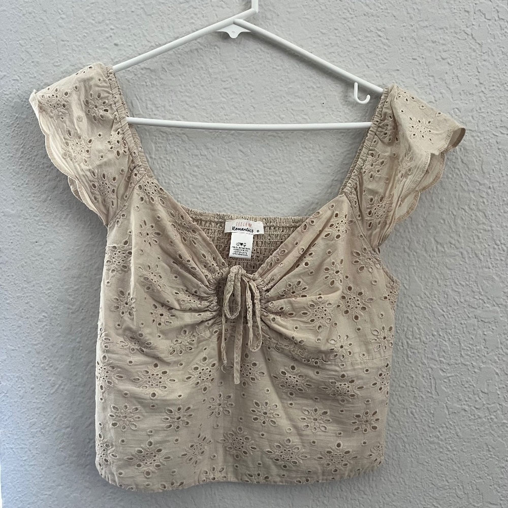 medium cream urban romantics cropped top